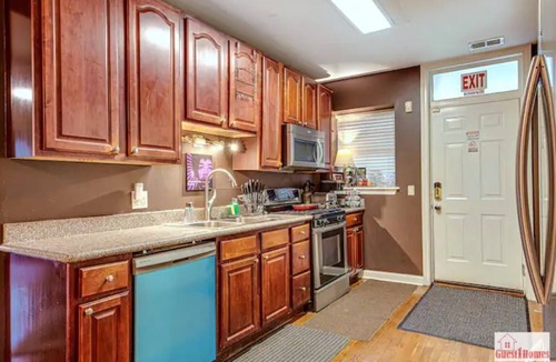 Woodlawn Condo | Lovely Quiet, Safe 6-Bedroom in 2 Condos Suite by McCormick Place and Midway!