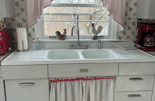 Olivet Apartment | Lovely Restored Vintage Retreat! Cozy & Quiet - Near Marshall & I-69 5 min