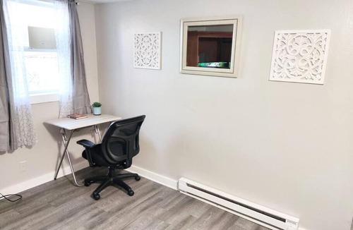Greenfield House | Lovely Two Bedroom Home- Close to DT Greenfield
