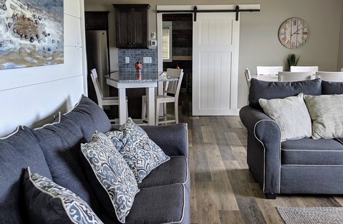 Pullman Cottage | Lower Scott Lake cottage with She-shed