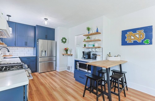 Harters Heights House | Lucky Notre Dame Home Base- 1 Mile to Stadium-Sleeps 16 -Stylish Summer Getaway
