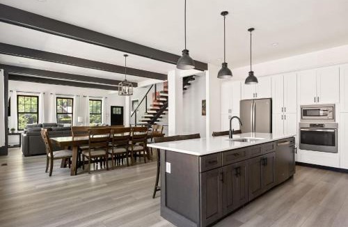Meridian-Kessler House | Luxe Indy Home - Walk to Dining - Game Room - Family