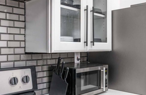 Crawfordsville Condo | Luxe Penthouse Condo | City Views Parking Fire