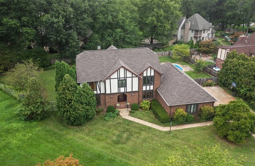 Terre Haute Villa | LuxeVilla: Pool, Games, Hot-Tub, Sauna, Pets ok