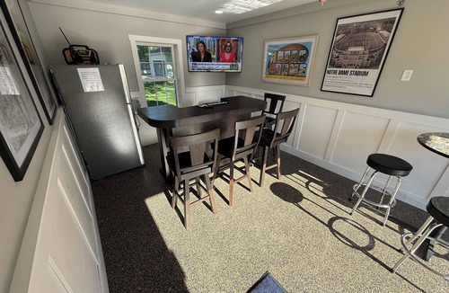Harters Heights House | Luxurious 5-bedroom Home that is an 8-minute walk to University of Notre Dame.