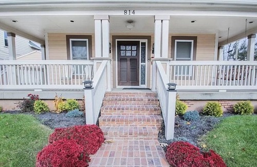 Kennedy King House | Luxurious 5BR 4BA in Heart of Indy W/ King Bed