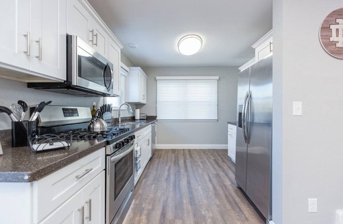 Near Northwest House | Luxury 4 BR 2 BA home walking distance to Notre Dame