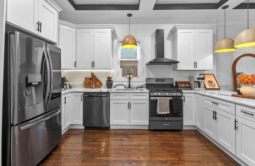 South Shore House | Luxury 4BR Home with Spa Tub & fire place Near UChicago & Obama Center