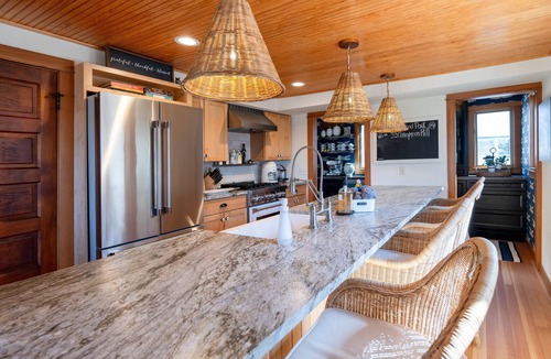 Grand Haven House | Luxury Cottage | Private Beach Access | Fire Table + Chef Kitchen