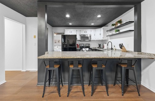 Westfield House | Luxury Home Near Grand Park and Wineries