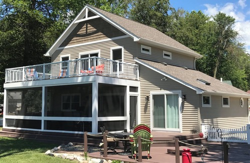 Cassopolis House | LUXURY LAKE COTTAGE ON DIAMOND ISLAND