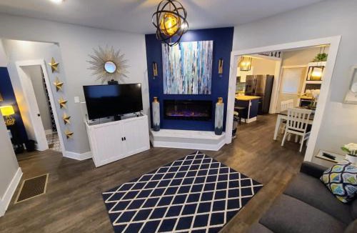 Vine House | Luxury Listing - 92 Walkable Score Downtown Kzoo