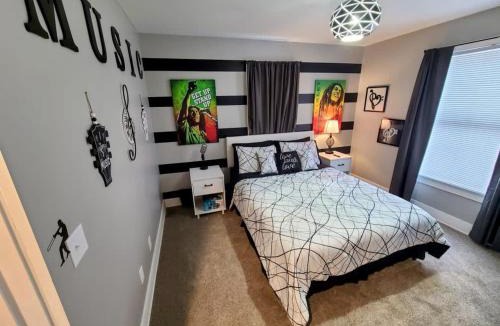Vine House | Luxury Listing - 92 Walkable Score Downtown Kzoo