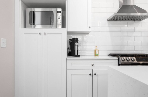South Bend Apartment | Luxury Modern Condo Near Notre Dame 2BD| 2BA