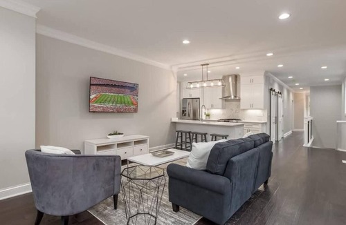 Downtown Columbus House | Luxury Modern Harrison West Townhome