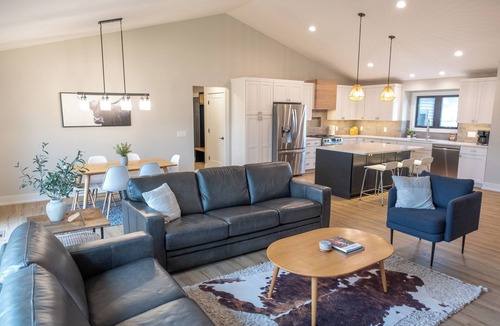 Hudsonville House | Luxury Monthly Furnished Home