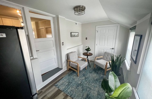 South Shore Condo | Luxury vintage condo close to lakefront, Obama Presidential Center & downtown!
