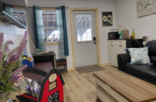 Pompeii House | M57 Farms: Stay in a barn! -Lavender Lane- Outdoor Space & Farm Charm, 2 Bedroom