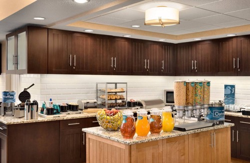 East Beltline Hotel | MainStay Suites King Studio w/Parking, Pool & Gym