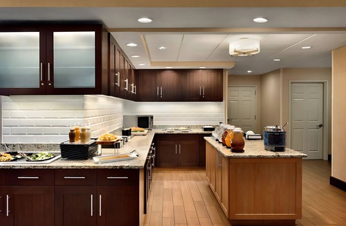 East Beltline Hotel | MainStay Suites King Studio w/Parking, Pool & Gym