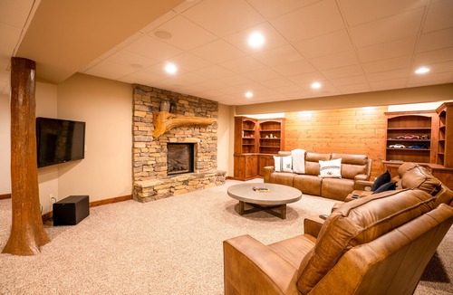 Liberty Center Cabin | Maple Lake Lodge - peaceful 14 acre retreat