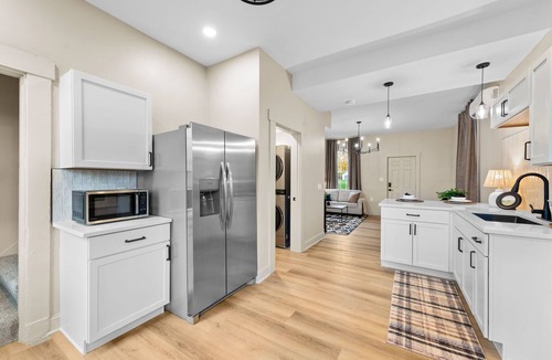 Lindenwald House | Marigold - Entire Home in Hamilton, Ohio - Historic charm with modern amenities