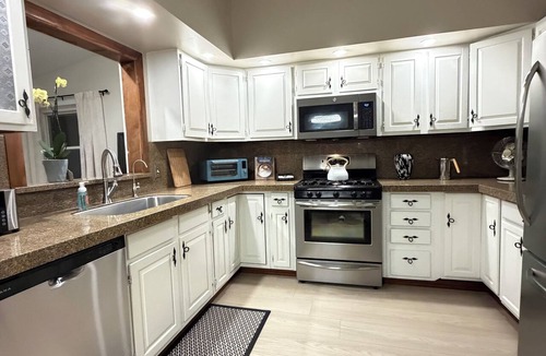 Whitmore Lake House | Marvelous 3-bedroom lake home on Whitmore Lake Ann Arbor~10 minutes away