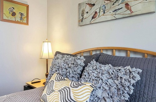 Washington Heights Apartment | Marvelous 3-bedroom apartment with AC in vibrant Chicago