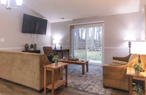 Wayne House | Mins to Park, River, Downtown! Chapel Hill Charmer