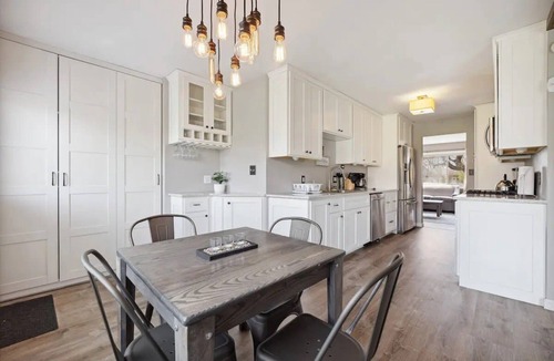 Georgetown House | Minutes to Notre Dame! - The Light on Brighton