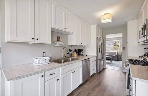 Georgetown House | Minutes to Notre Dame! - The Light on Brighton