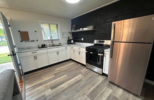 Plainfield Apartment | Modern 1 Bedroom Apartment in Plainfield Indiana Near Parks and Indianapolis Airport
