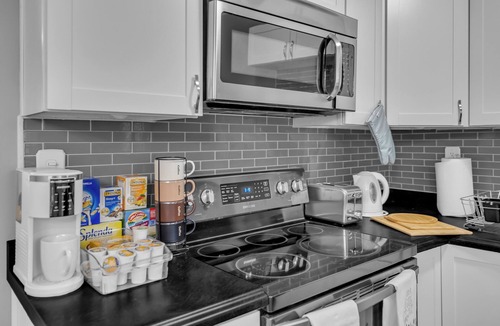Decatur House | Modern 3BR Home Quiet Area Family Friendly