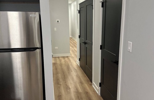 Woodlawn Apartment | Modern 3BR Near Obama Center, UChicago & McCormick
