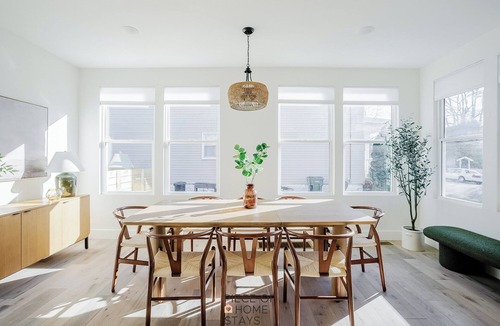 Roselawn Finance House | Modern 4Bed, 3 Baths 1st Floor King Bed by Oakley