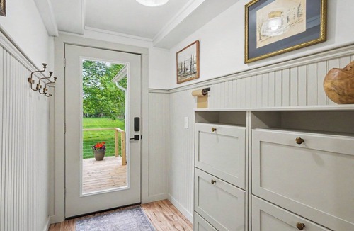 Chelsea House | Modern Chelsea Retreat - Walking Distance to Downtown