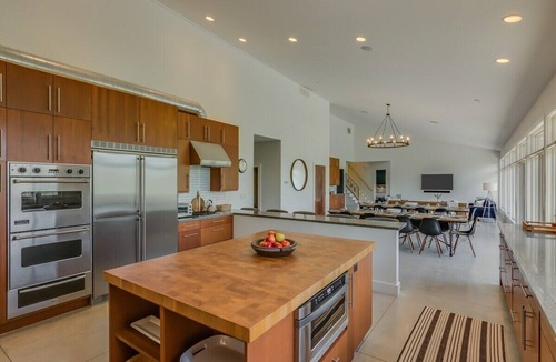Berrien Springs House | Modern Country Home with Pool, Hot Tubs & Fire Pit - close to wineries & beach