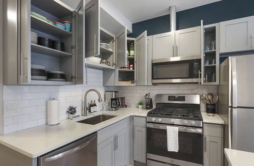 Lisle Condo | Modern Downtown Lisle 2BR Condo + Parking