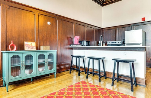 Crawfordsville Apartment | Modern Elegance: Timeless Crawfordsville Studio!