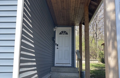 Wabash Apartment | Modern Farmhouse 3 Bed, 2 Bath Apartment, Sleeps 7, Lots of Space, Downtown
