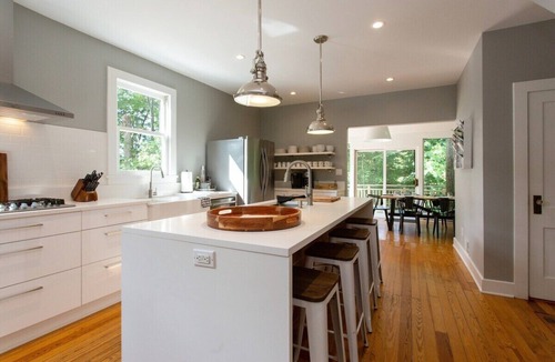 Three Oaks House | Modern Farmhouse w/Pool & Hot Tub, Surrounded by Nature - 5 minutes to beach!