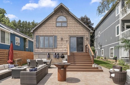 Rockford House | Modern Lake-Front Cottage on Bostwick Lake; Large Patio, Sandy Beach