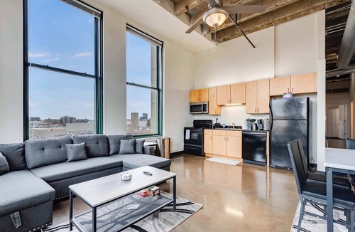 West Loop Apartment | Modern West Loop Gem-City Views & Prime Location 4