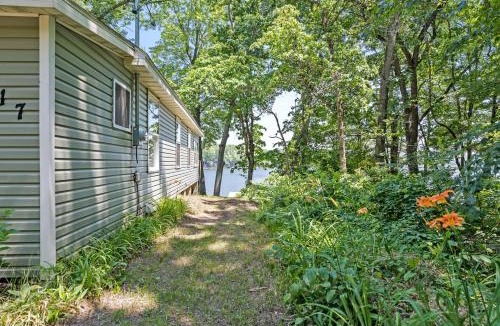 Pullman House | Morningside Vista Lake House-Idyllic Lakefront Home Dog-Friendly