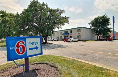 Merrillville Hotel | Motel 6-Merrillville, IN