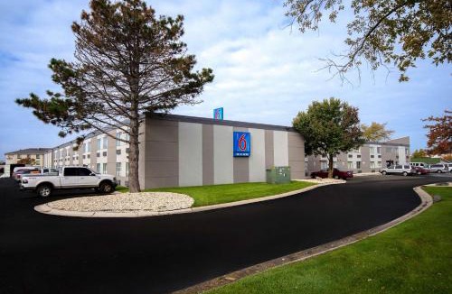 Merrillville Hotel | Motel 6-Merrillville, IN