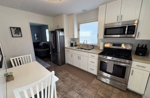 Michigan City House | MTM Premier, YEAR-ROUND Hot Tub, fence, Garage, Dog Friendly