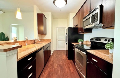 Cole-Noble District Apartment | Multi Unit Downtown Penthouse Suite for 6