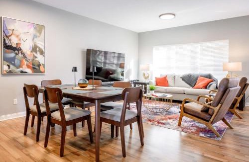 Roseland House | ND Luxury Townhome 8 min to ND Stadium!