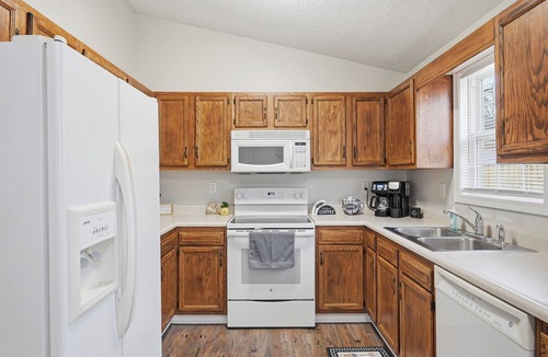 Muncie House | Near BSU and IU Health 3 bedroom, 2 bathroom home. Great location.